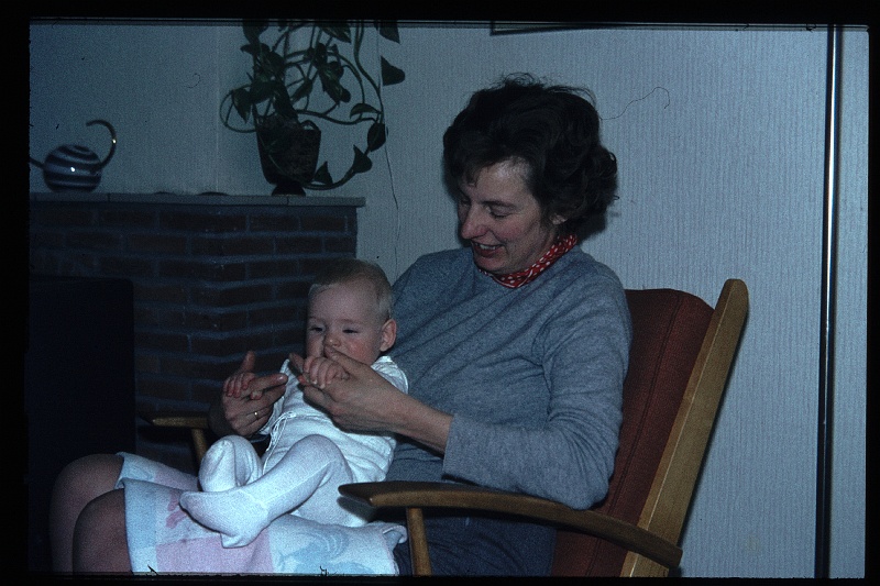 14.Delft feb 1966 Mama,Peter.JPG